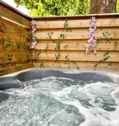 Almondbank Chalet De Esquí | Boann 5 - Hot Tub-Hunting Tower Lodges-Luxury-Families-Romantic