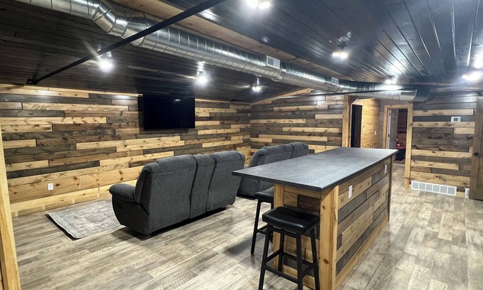 Winner Cabina | Boar's Tusk Lodge