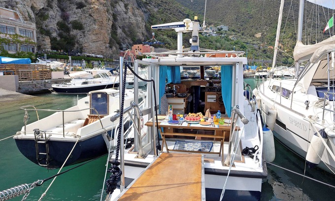Alassio Alquiler De Eote | Barco 'Aloha Jak's' con vistas al mar, Wi-Fi y aire acondicionado