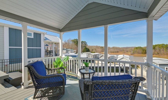 Sherrills Ford Cabaña | Boat & Fish: Waterfront Gem in Sherrills Ford!