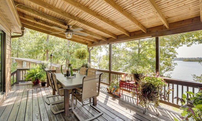Shell Knob Casa | Boat Lift & Deck: Lakefront Retreat in Shell Knob