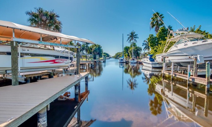 Yacht Club Casa | BOATERS.HOUSE Cape Coral, Florida