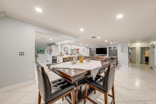 Sandalfoot Cove Casa | Boca Raton Home Outdoor Kitchen, By Golf Courses