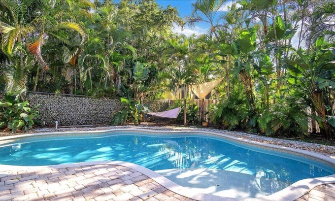Davie Casa | Bohemian Gem 5 Bedroom Pool Home