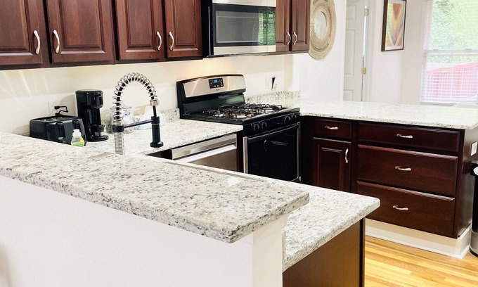 Sylvan Hills Casa | Boho In The City (10 Mins from Airport & Stadium)