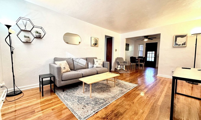 Westwood Apartamento | BOHO Inspired, Pet Friendly, 2 bed 1 bath Apartment