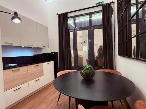 Imperial Apartamento | Boho Royal Retreat Steps from the Royal Palace