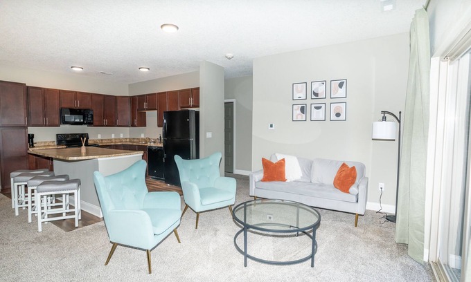 West Des Moines Apartamento | Boho, spacious, luxury retreat close to Jordan Creek Town Center