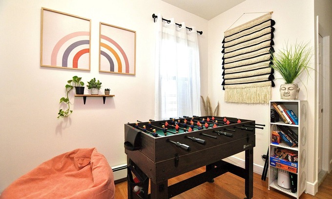 Queens Apartamento | BohoChic Apt w Gameroom and Parking 25m to Penn Station/MSG/Walk to Bell Blvd