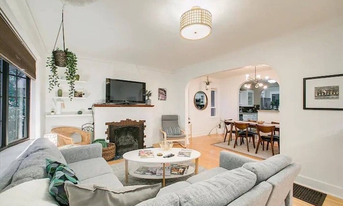 Veterans Park Casa | Boise-Westend-hot tub-Central location 4 bedrooms