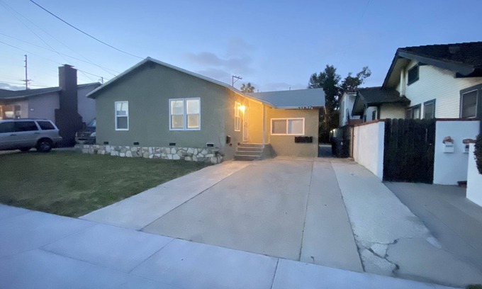 Eastside Casa | BonVoyage-Sleep&Sail-OvernightLayovers-Sleeps 8 Near Airport-Cruise Ports