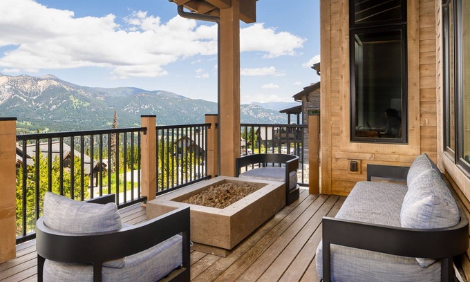 Spanish Peaks Casa | Book a Festive Getaway Today! Luxury Townhome in Spanish Peaks with Hot Tub!