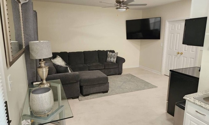 Sharpsburg Casa | Book and Relax