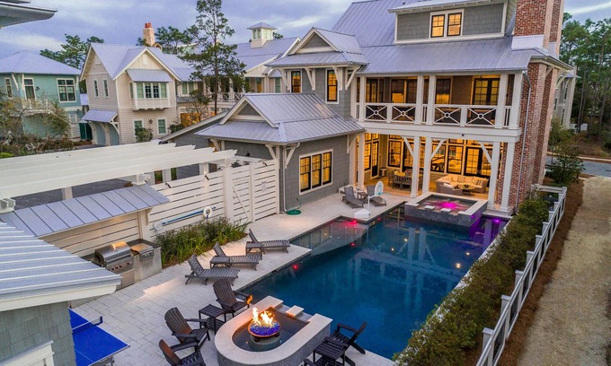 Watercolor Casa | ¡La piscina privada más grande de "Vermillionaire" en WaterColor! ¡Futbolín y ping pong!