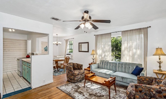 South Pensacola Casa | *BOOK ME* Light & Bright 2 Bedroom Home