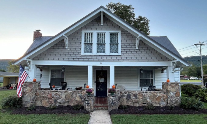 Dunlap Casa | Book today for your fall getaway to the beautiful Sequatchie Valley