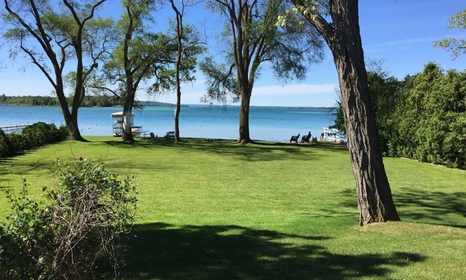 Rapid City Casa | Waterfront privado, con seis habitaciones, dos baños y con capacidad para dieciséis.