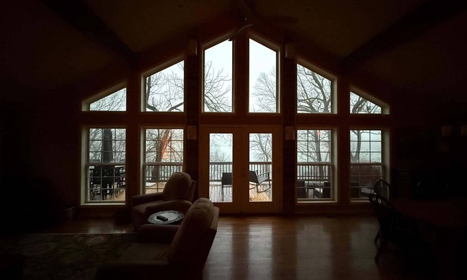 Beaver Shores Casa | Booking Fall NOW+Beaver Lake Views+Hot Tub Fun