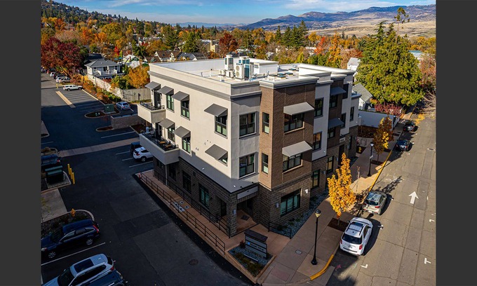 Historic Railroad District Condominio | BookStayHop - Plaza North (201-203) Suites Trinity With Gorgeous Mountain Views