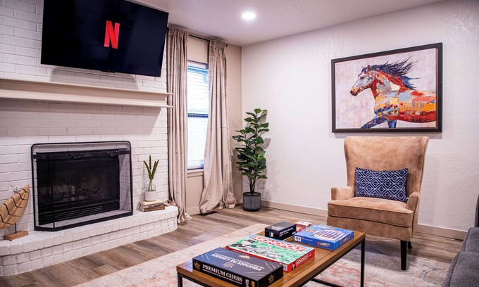 Norman Casa | Boomer Base – Cozy Stay with King Bed Near OU