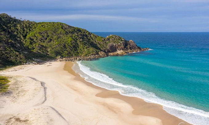 Boomerang Beach Casa | Boomerang Beach house with bushland outlook