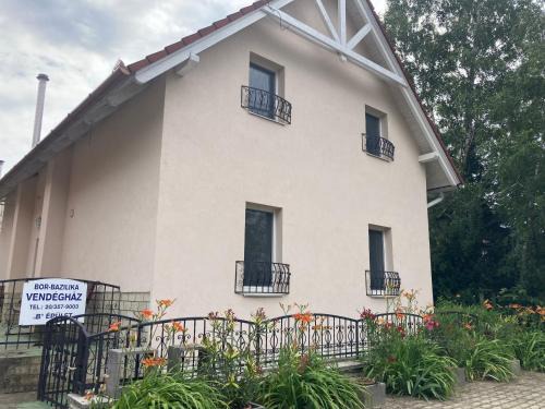 Tarcal Cama Y Desayuno | Bor-Bazilika-Vendégház