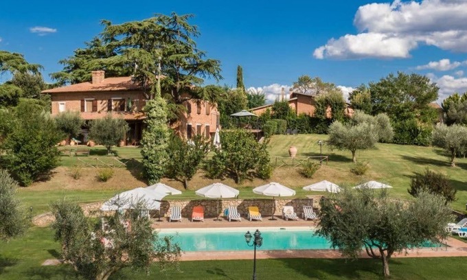 Badia Villa | Borgo Badia In Castiglione del Lago, Umbria