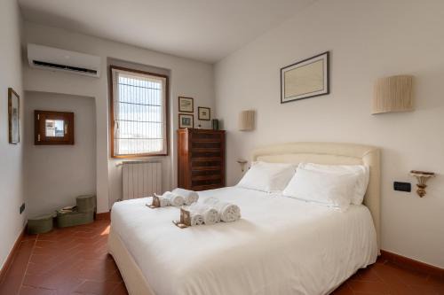 Sant' Ambrogio Apartamento | Borgo la Croce 1830 Heritage Apartment