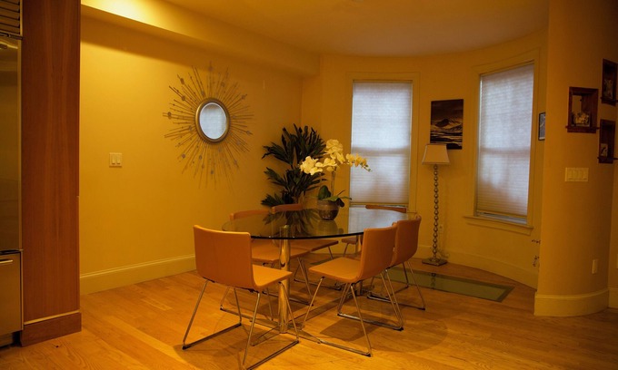 South End Condominio | Boston's historic South End! Centrally located, cozy, 2BR condo with AC, WiFi!