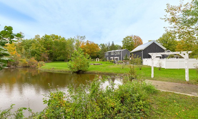 Saugerties Casa | Botanical Hideaway: Gorgeous Home w/ Hot Tub & Sauna