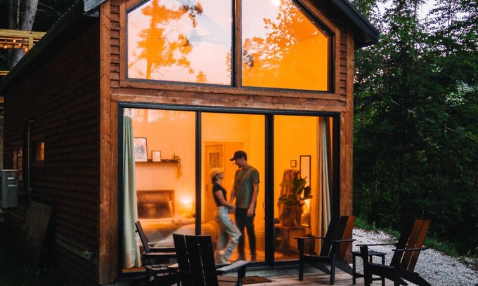 Rogers Cabina | Boulder Mounted Hot Tub | Sleeps 4 | Romantic Stay
