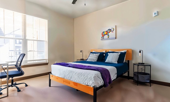 Middletown Apartamento | Boulevard Stays Stylish 1BR Secure Parking, Pool & Gym