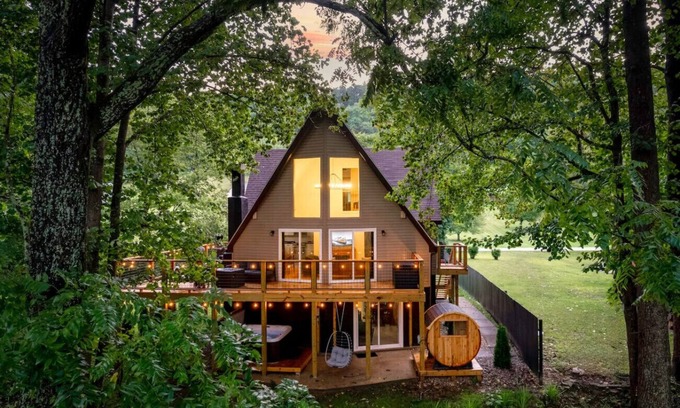 Frankfort Casa | Bourbon Trail*River Views*Hot Tub*Sauna*EVSE*WiFi