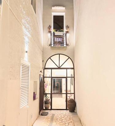 Lucugnano Casa | Boutique Courtyard Home & Loft with Pool & Garden