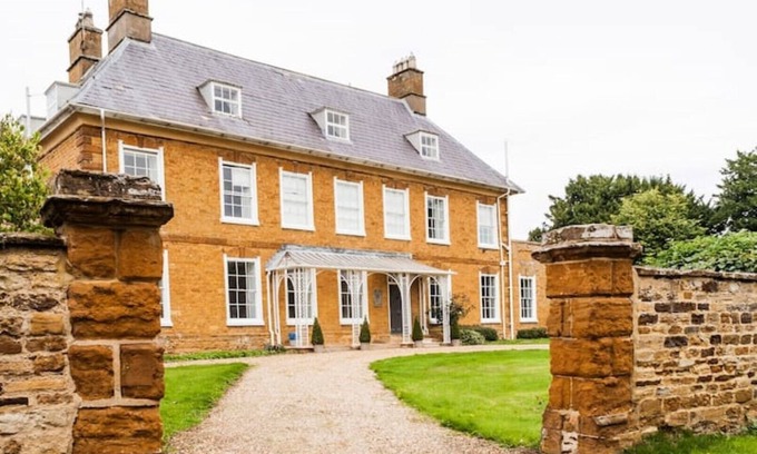 Earls Barton Hotel | Boutique Historical Country House