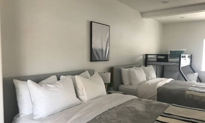 Oakley Apartamento | Boutique Hotel Suite in Oakley, ID: The Sage Room - Sleeps 7