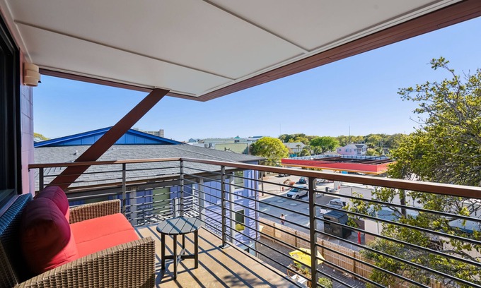 Folly Beach Hotel | Boutique Vera Hotel Room 403: King Room in the Heart of Folly Beach