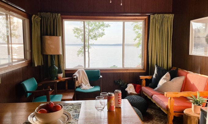 Sioux Narrows Nestor Falls Cabina | Bowerbird Beach Camp Cabin #1