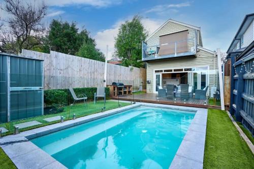 Moonee Ponds Casa | Bowen Street Family Retreat with Pool
