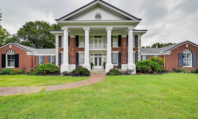 Oakland Casa | Bowling Green House w/ Shared Pool!