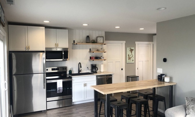Arnolds Park Casa | BPO Fieldhouse. 2 bed/1 bath completely updated home in the heart of AP/Okoboji!