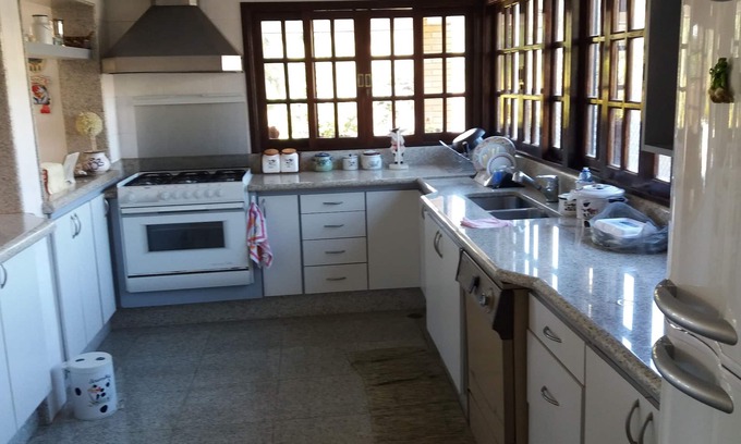 Parque Velho Hotel Cabaña | Casa en un paraíso verde con lago dorado, comunidad cerrada