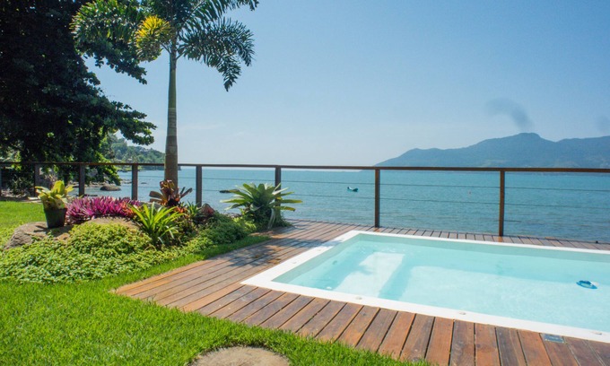 Prainha Casa | House standing in the area in front of Ilhabela