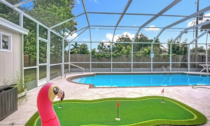 Bayshore Gardens Casa | Bradenton 5BR/2BA HEATED POOL & Mini Putt