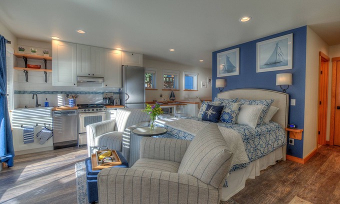 Eastsound Cabaña | Bramble Seaview Cottage - Lower Studio Suite With Sparkly Water View