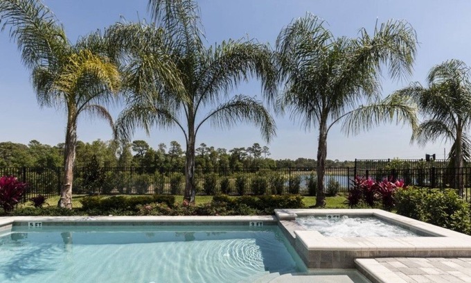 Downtown Orlando Villa | Nuevo, 14 invitados, transporte gratuito, Encore WaterPark, XBOX, película, juegos, piscina / spa