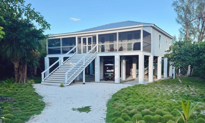 Treasure Cay Casa | Brand new 3-bedroom house in charming Green Turtle Cay with short walk to beach