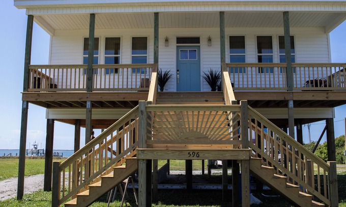 Harkers Island Cabaña | Brand NEW 3 bedroom waterfront cottage on Harker's Island!
