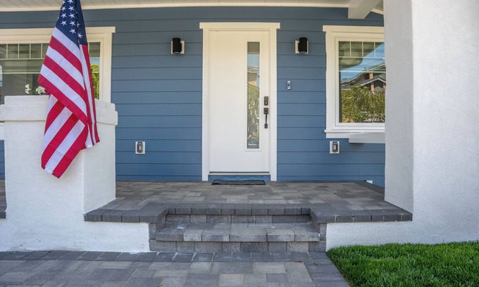 Glendale Casa | Brand New 3-bedroom house with AC, WiFi in fabulous Glendale