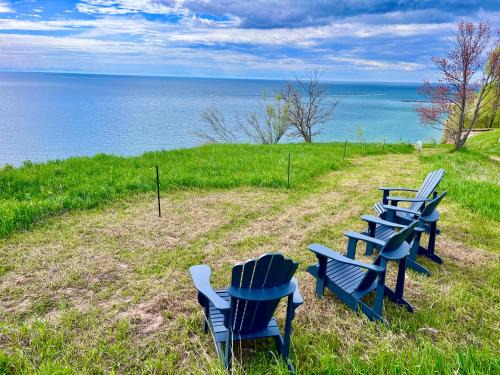 Ludington Casa | Brand New 5-Bedroom Lake Michigan Home + Hot Tub!